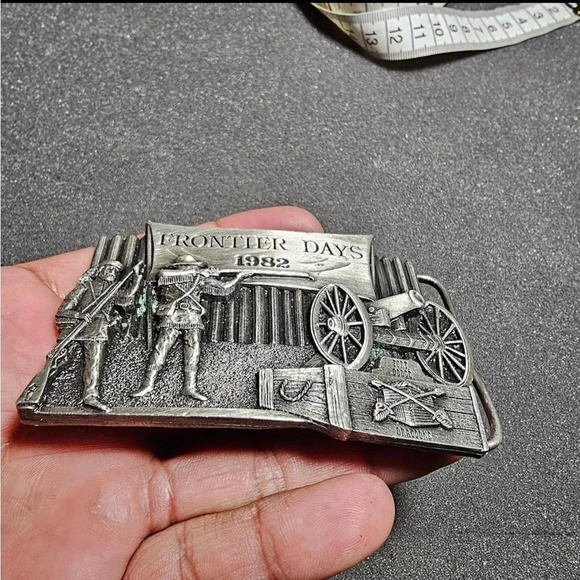 Vintage siskiyou Leather & buckle Co 1982 Fort Dodge Frontier Days Buckel #226 - Picture 2 of 10